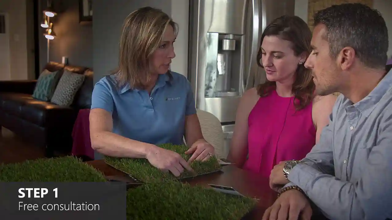 image of customers receiving a free consultation from their local SYNLawn representative